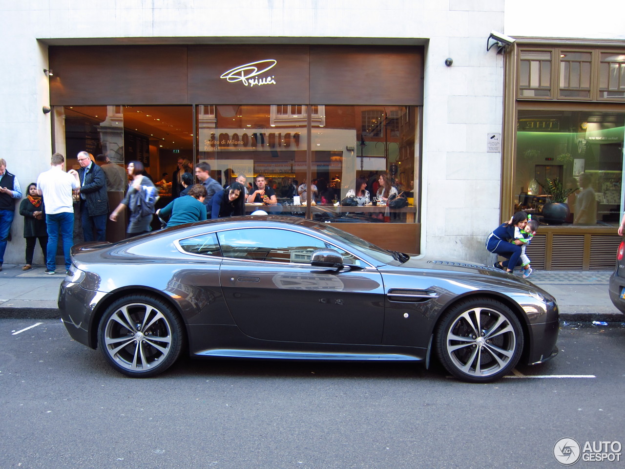 Aston Martin V12 Vantage