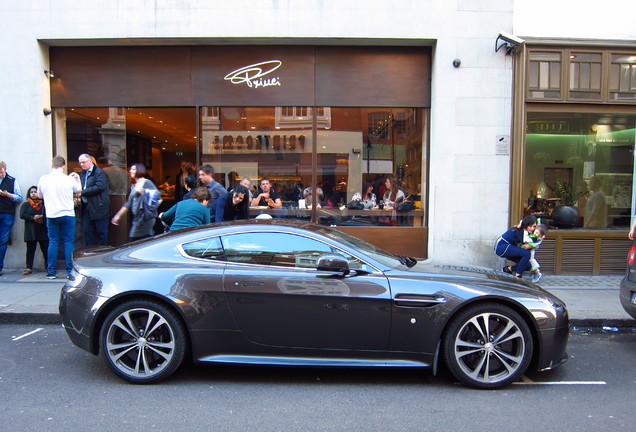 Aston Martin V12 Vantage