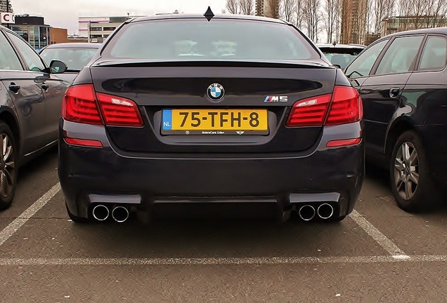 BMW M5 F10 2011