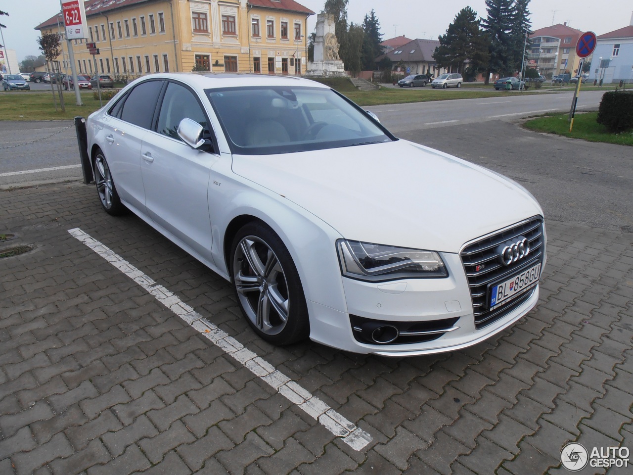 Audi S8 D4