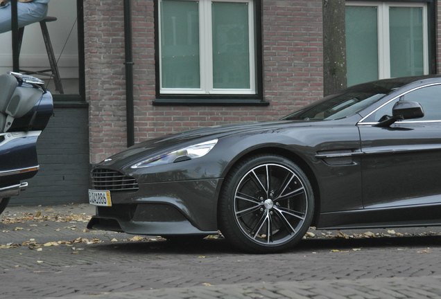 Aston Martin Vanquish 2013