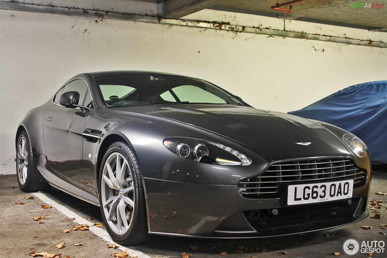 Aston Martin V8 Vantage 2012