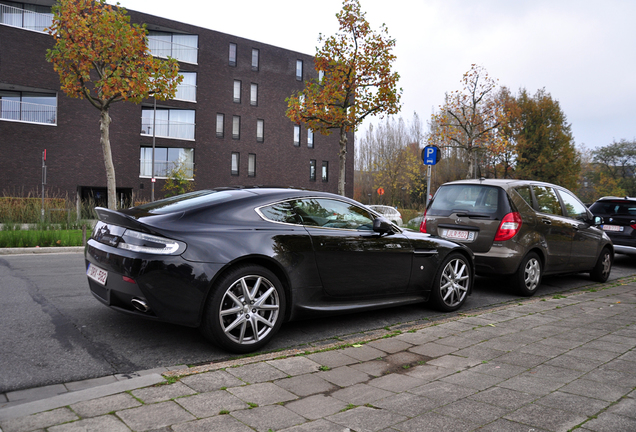 Aston Martin V8 Vantage 2012