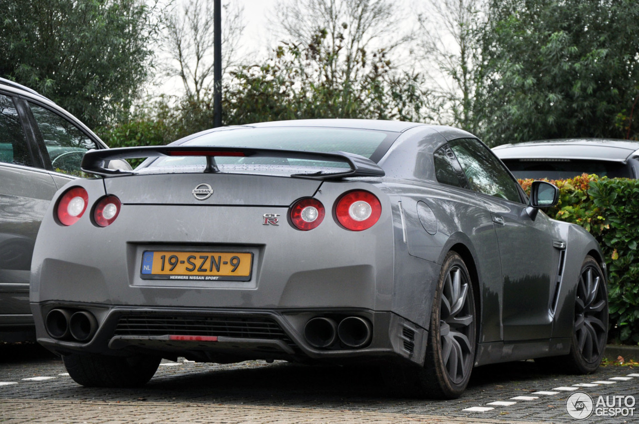 Nissan GT-R 2011