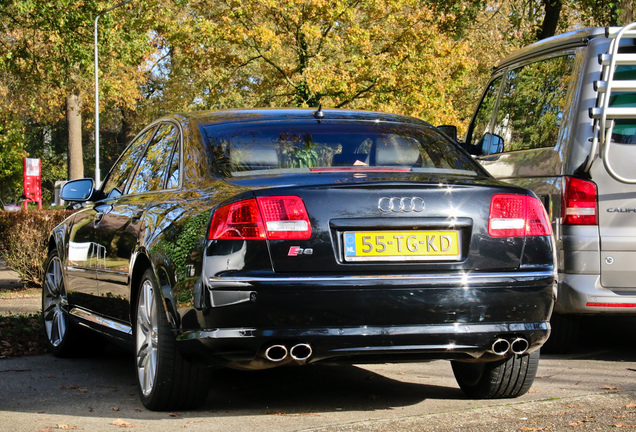 Audi S8 D3