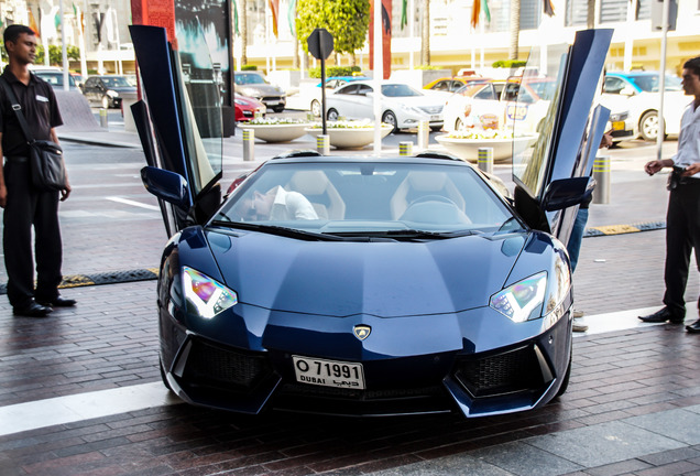 Lamborghini Aventador LP700-4 Roadster