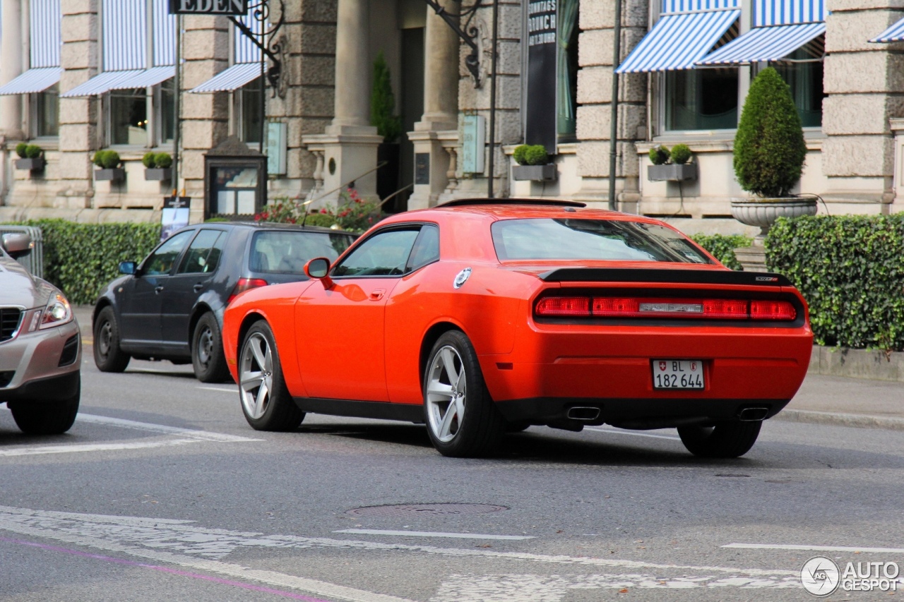 Dodge Challenger SRT-8