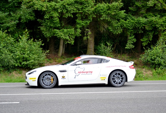 Aston Martin V8 Vantage GT4