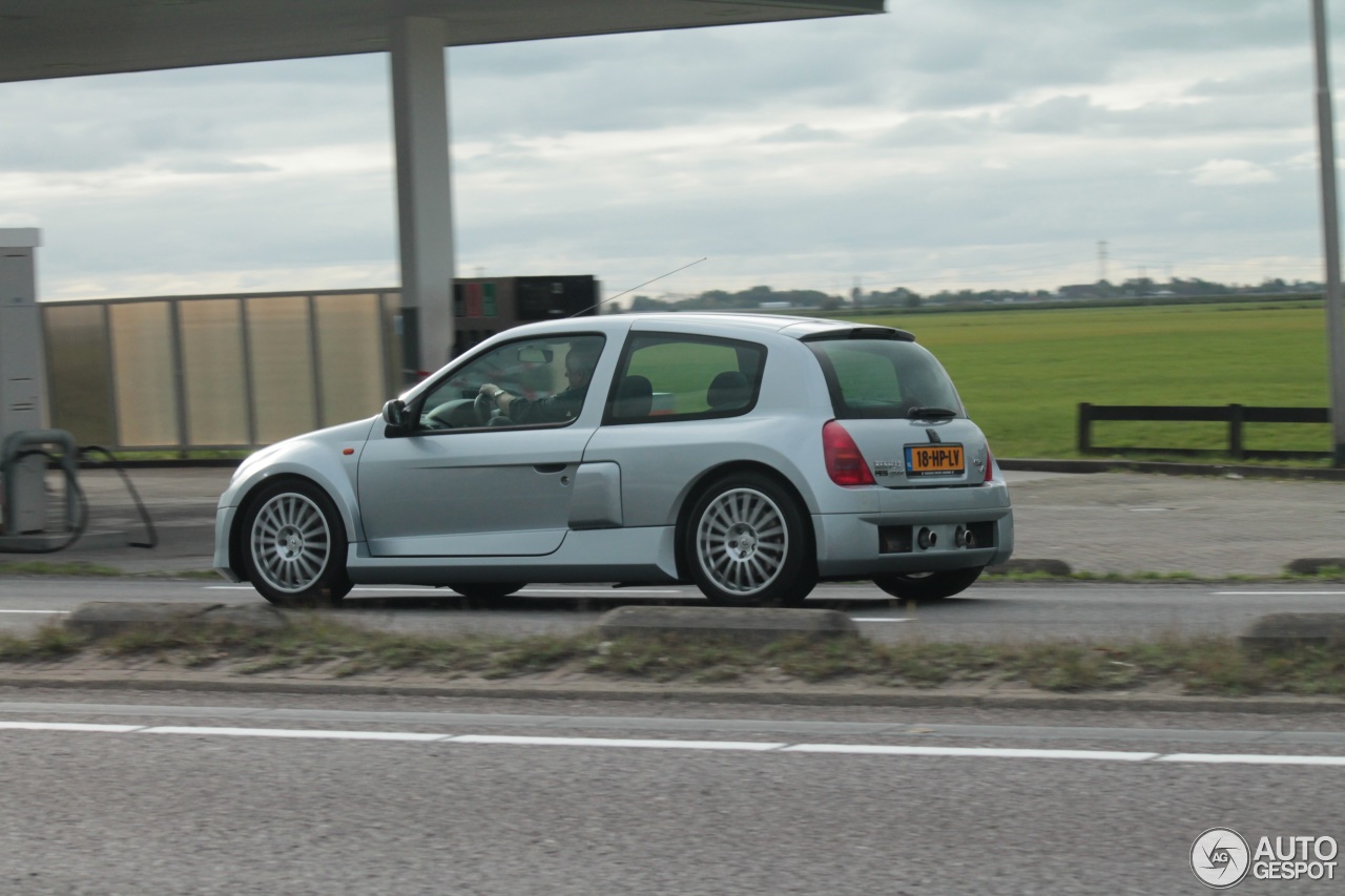 Renault Clio V6