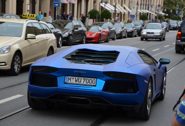 Lamborghini Aventador LP700-4