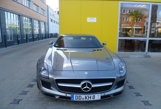 Mercedes-Benz SLS AMG