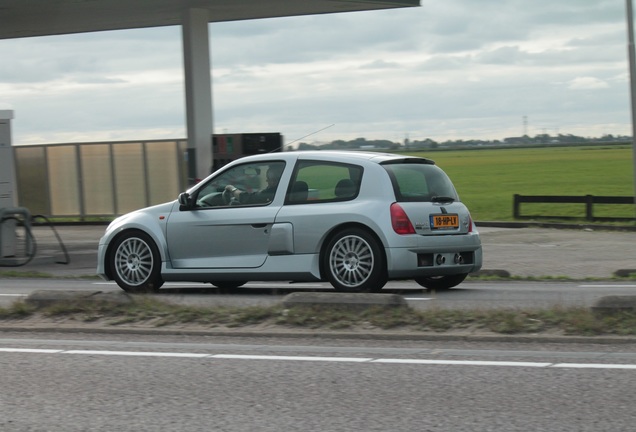 Renault Clio V6