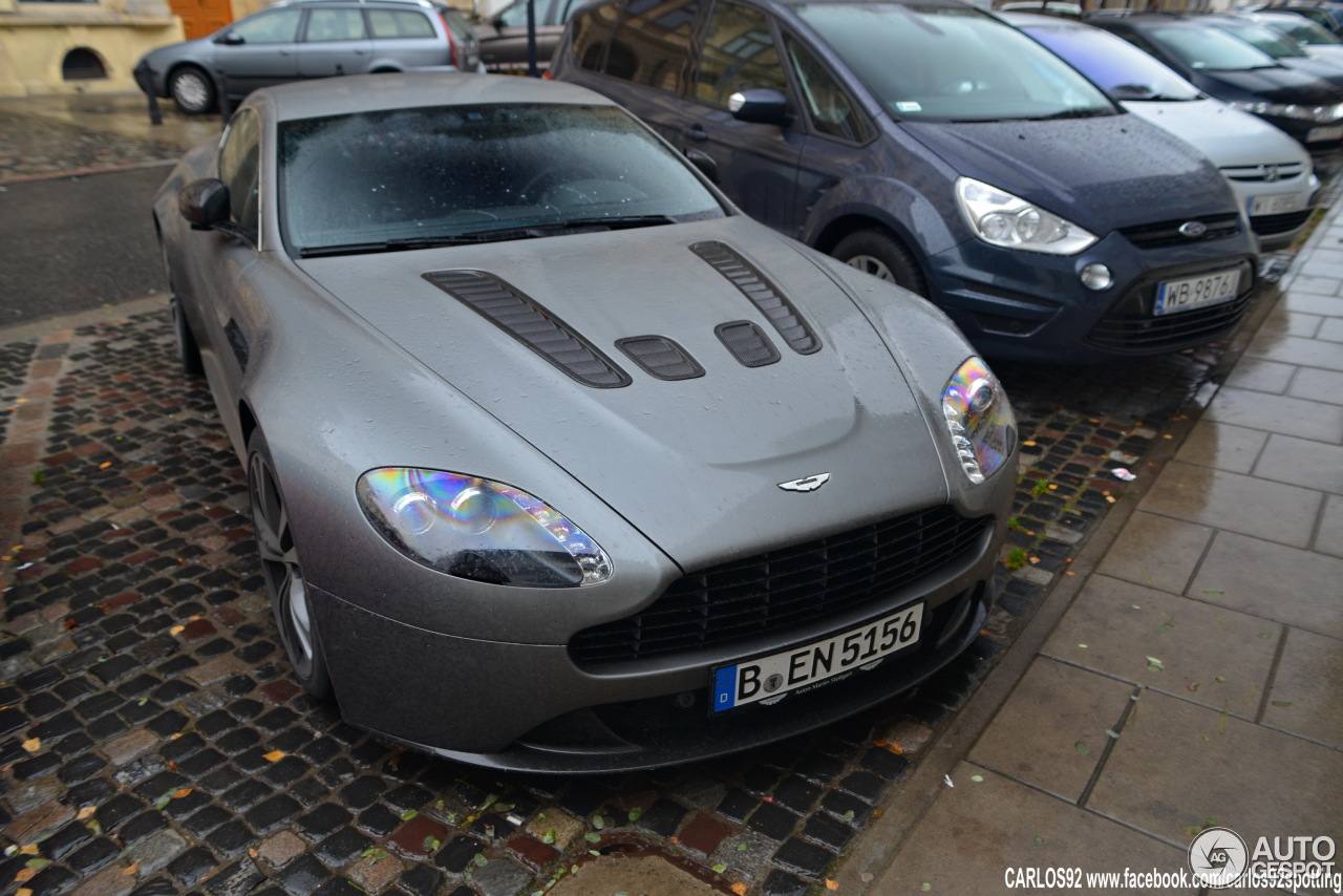 Aston Martin V12 Vantage