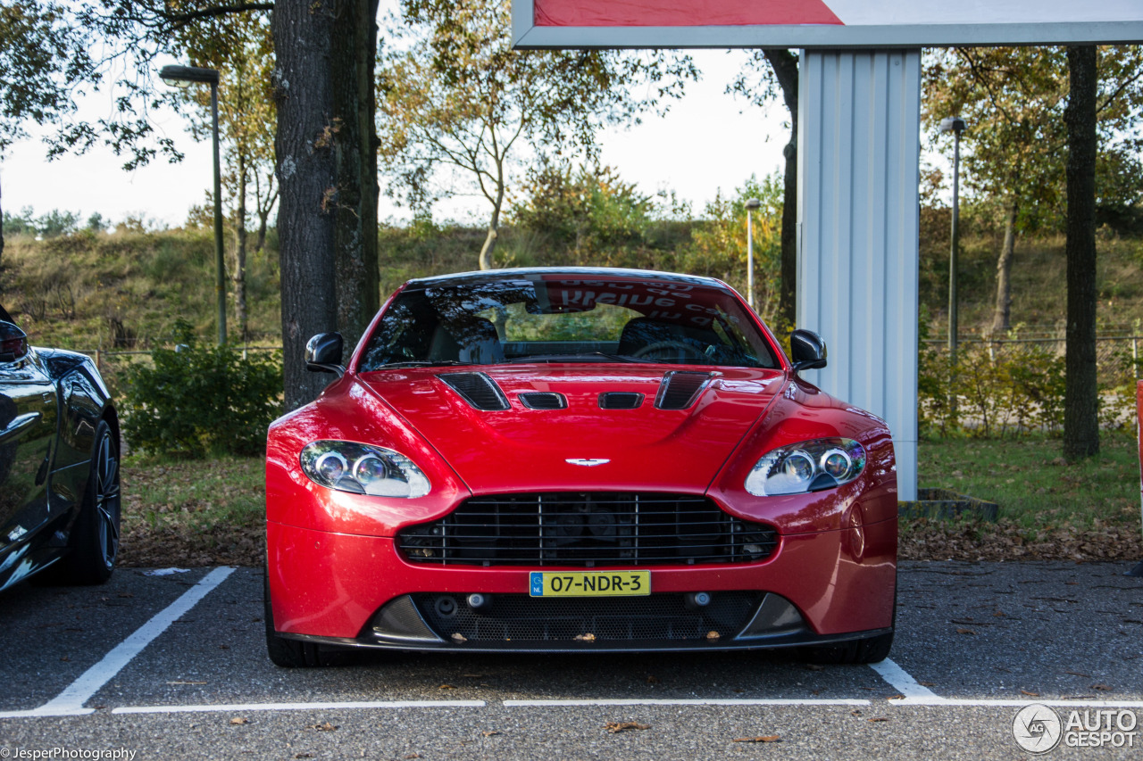 Aston Martin V12 Vantage