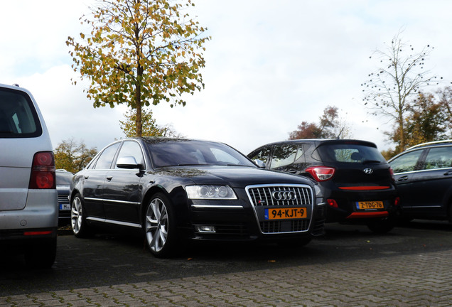 Audi S8 D3