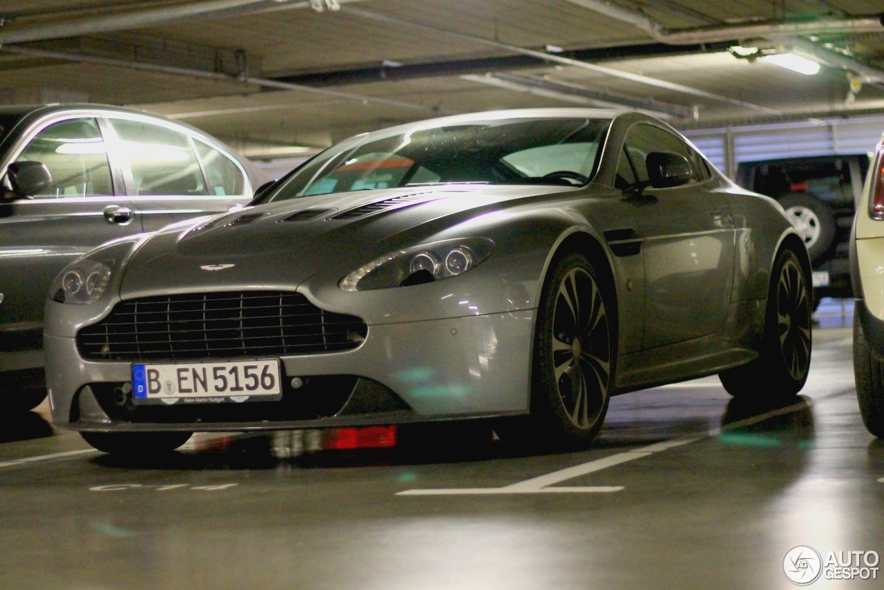 Aston Martin V12 Vantage