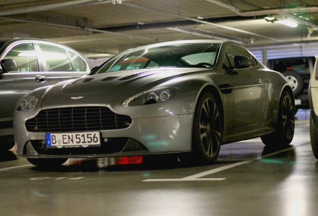 Aston Martin V12 Vantage