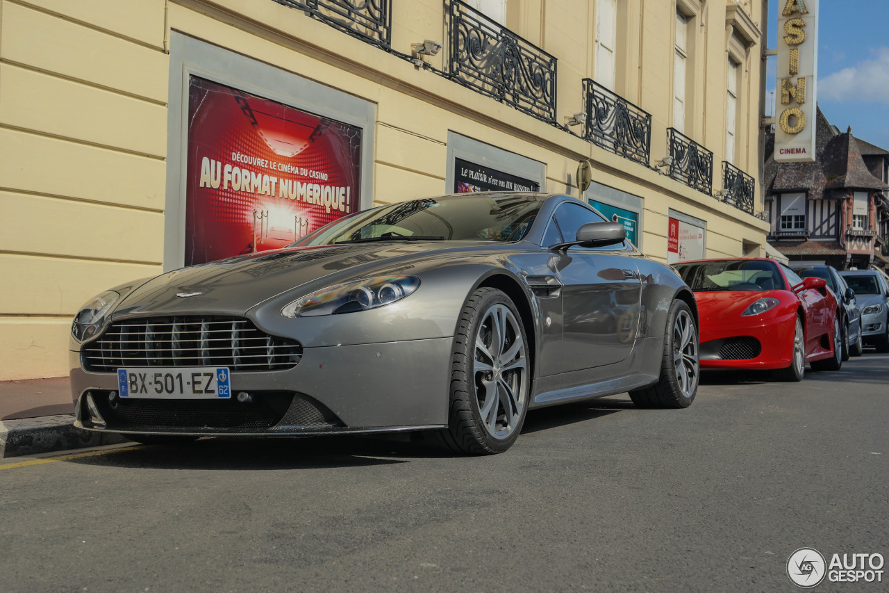 Aston Martin V12 Vantage