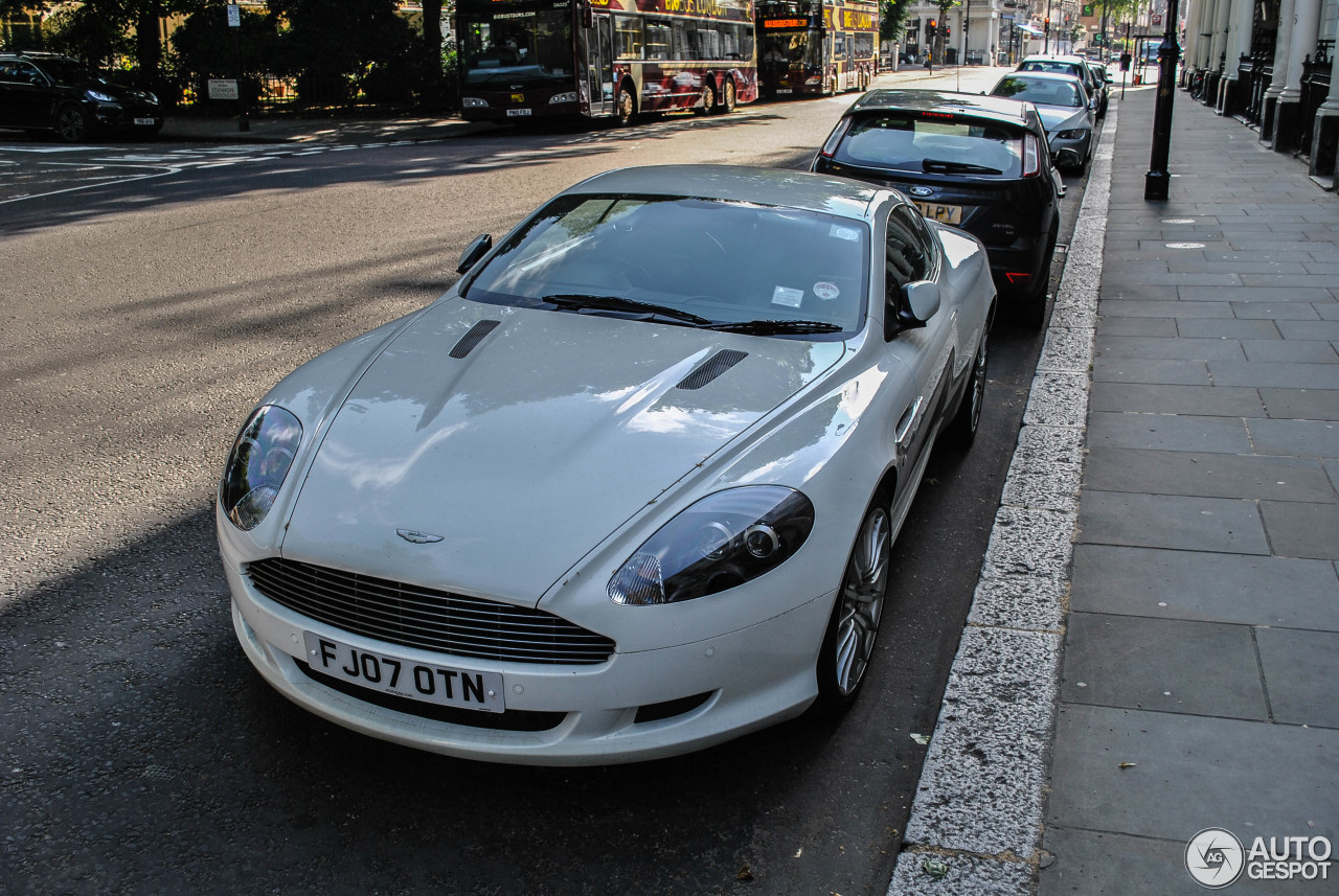 Aston Martin DB9