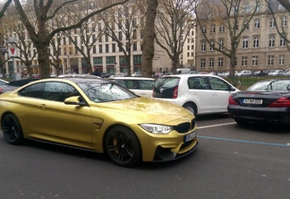 BMW M4 F82 Coupé Versus Performance