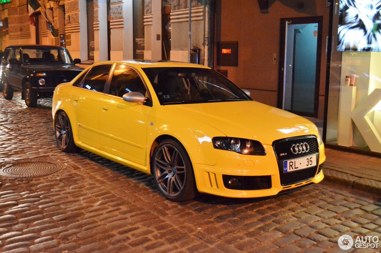 Audi RS4 Sedan