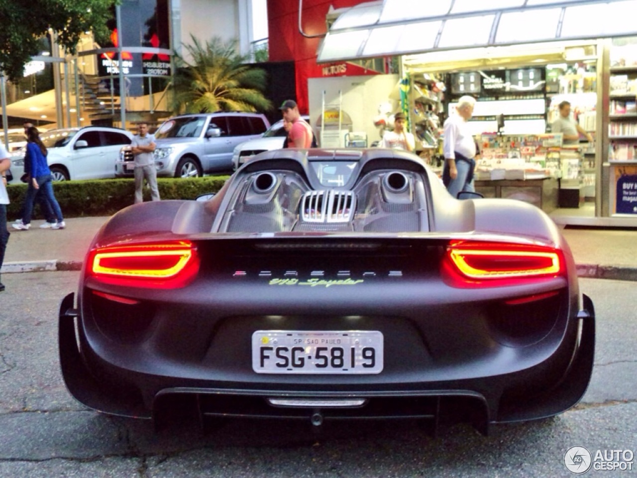 Porsche 918 Spyder Weissach Package