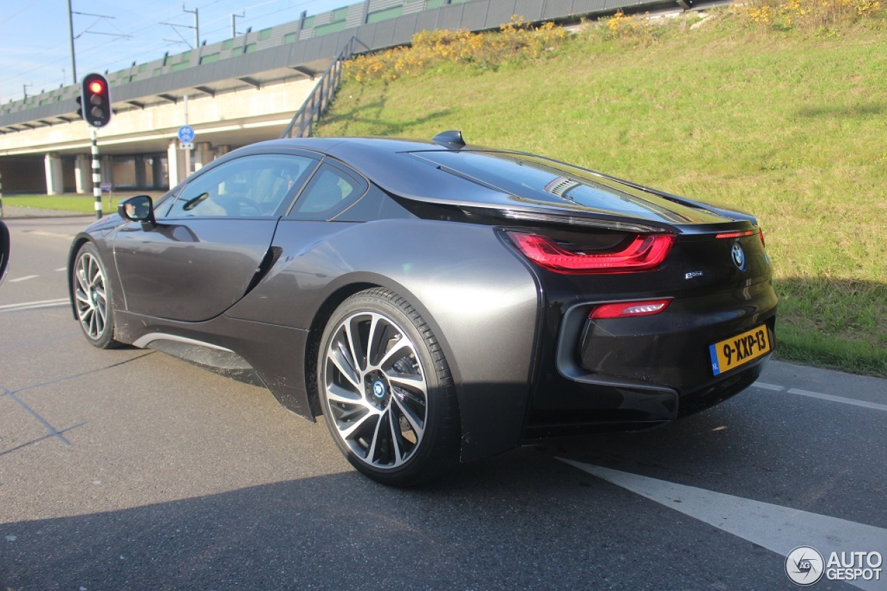 BMW i8