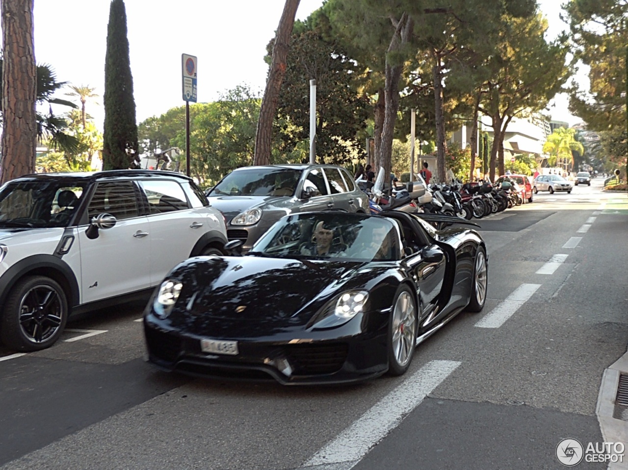 Porsche 918 Spyder Weissach Package