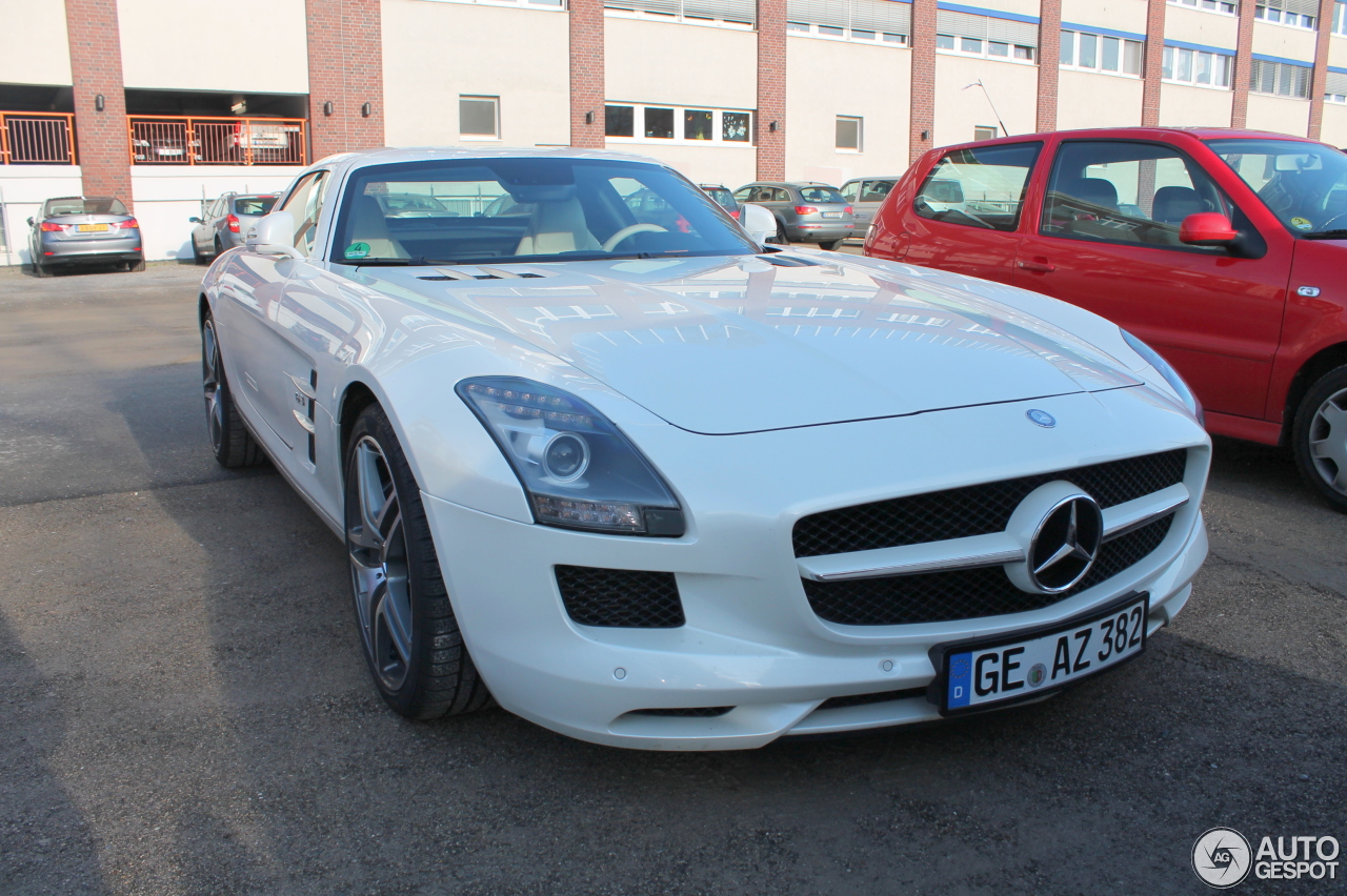 Mercedes-Benz SLS AMG