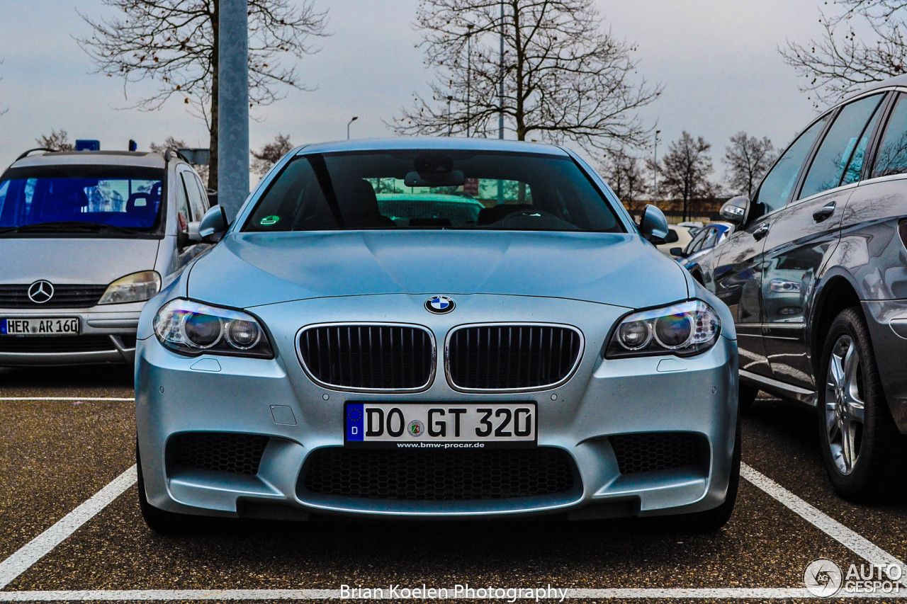 BMW M5 F10 2011