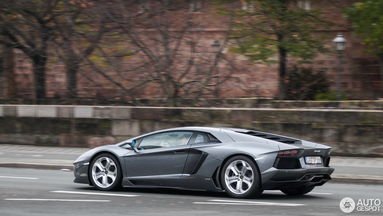 Lamborghini Aventador LP700-4