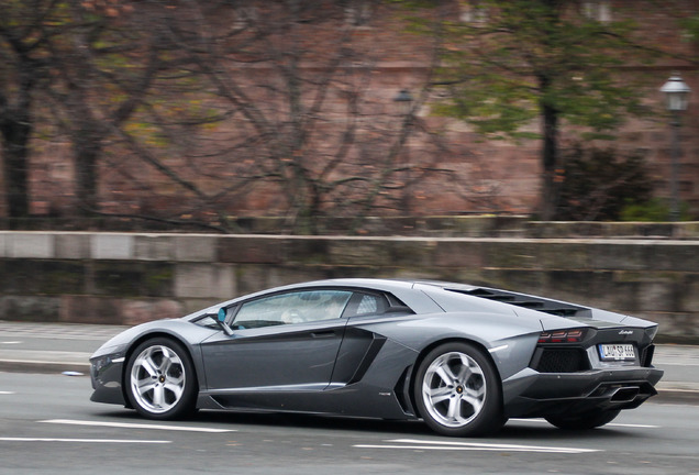 Lamborghini Aventador LP700-4