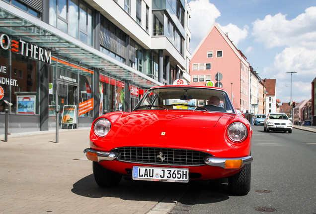 Ferrari 365 GT 2+2