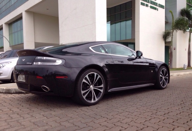 Aston Martin V12 Vantage Carbon Black Edition