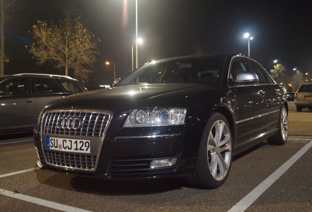 Audi S8 D3