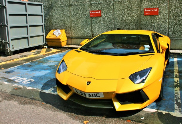 Lamborghini Aventador LP700-4