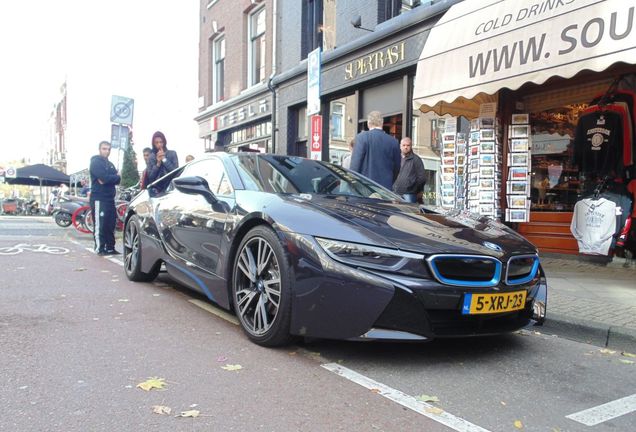 BMW i8