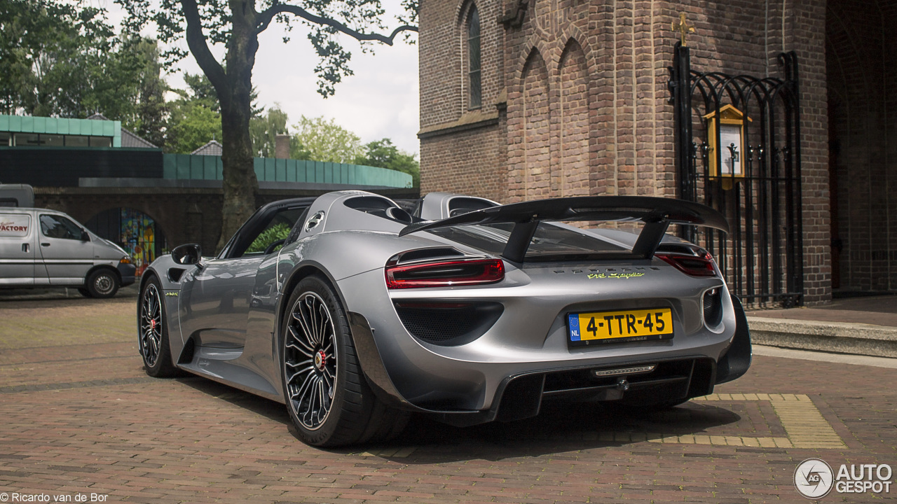 Porsche 918 Spyder Weissach Package