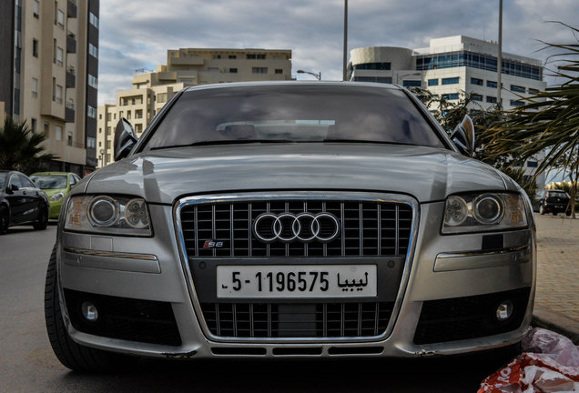 Audi S8 D3