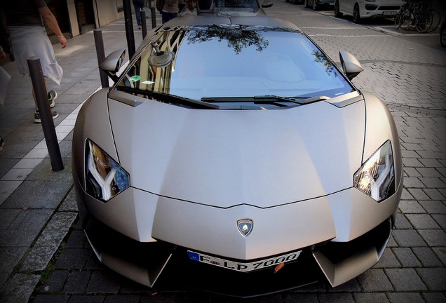 Lamborghini Aventador LP700-4 Roadster