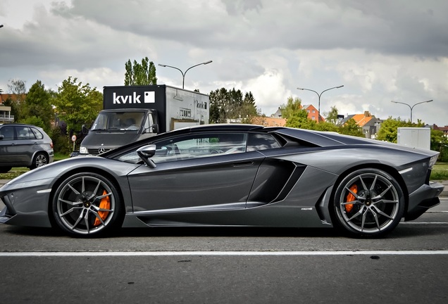 Lamborghini Aventador LP700-4 Roadster