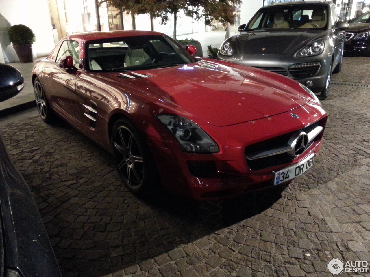 Mercedes-Benz SLS AMG