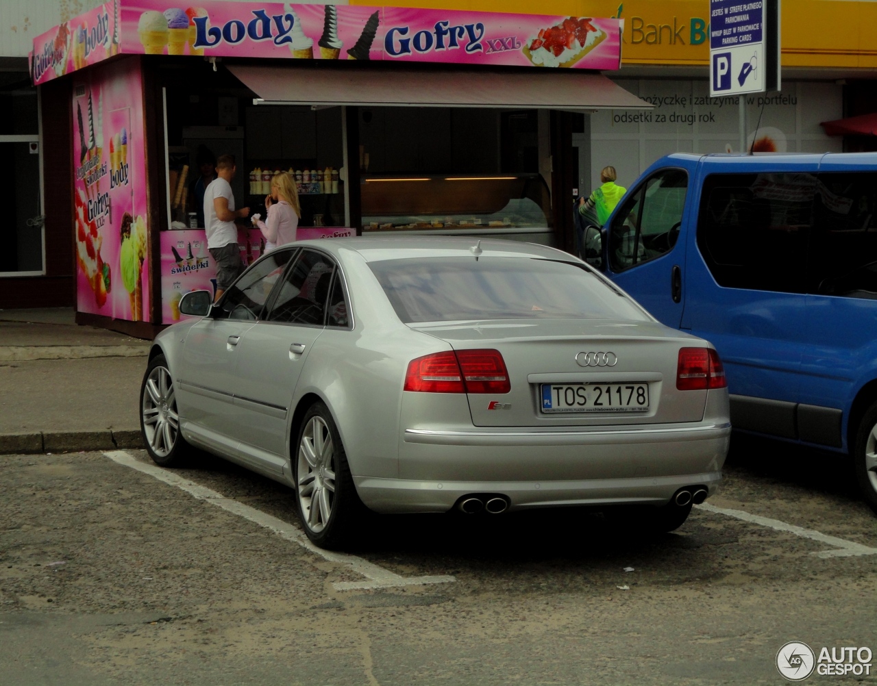 Audi S8 D3