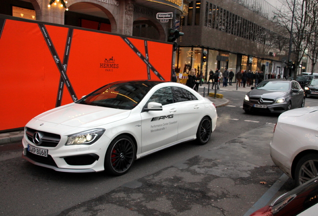 Mercedes-Benz CLA 45 AMG C117