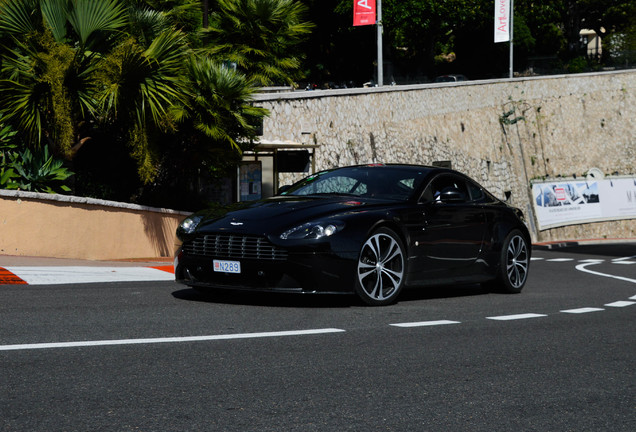 Aston Martin V12 Vantage