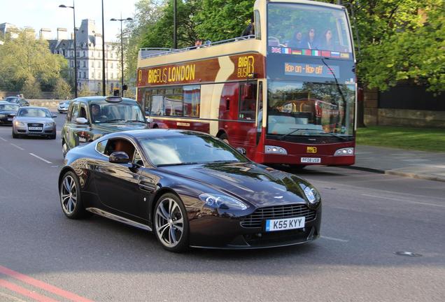 Aston Martin V12 Vantage