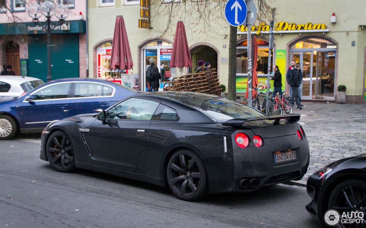 Nissan GT-R