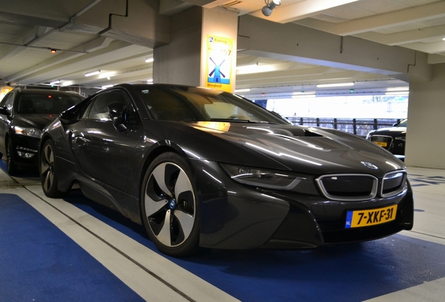 BMW i8