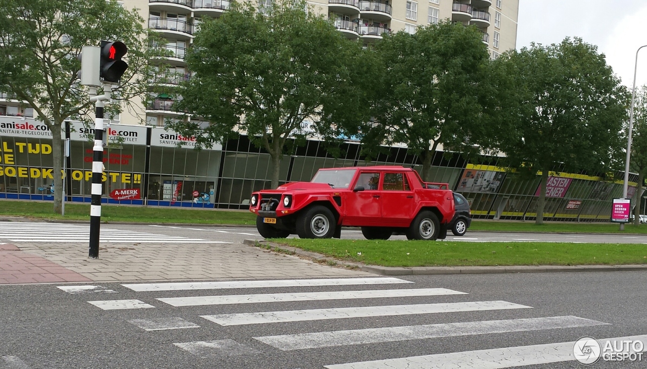 Lamborghini LM002