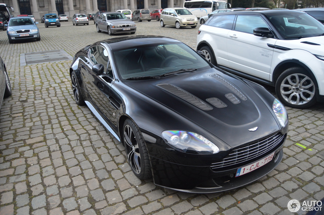 Aston Martin V12 Vantage Carbon Black Edition